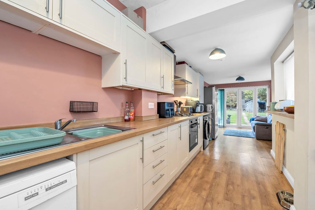 Property photo 2 of 14 Kitchen