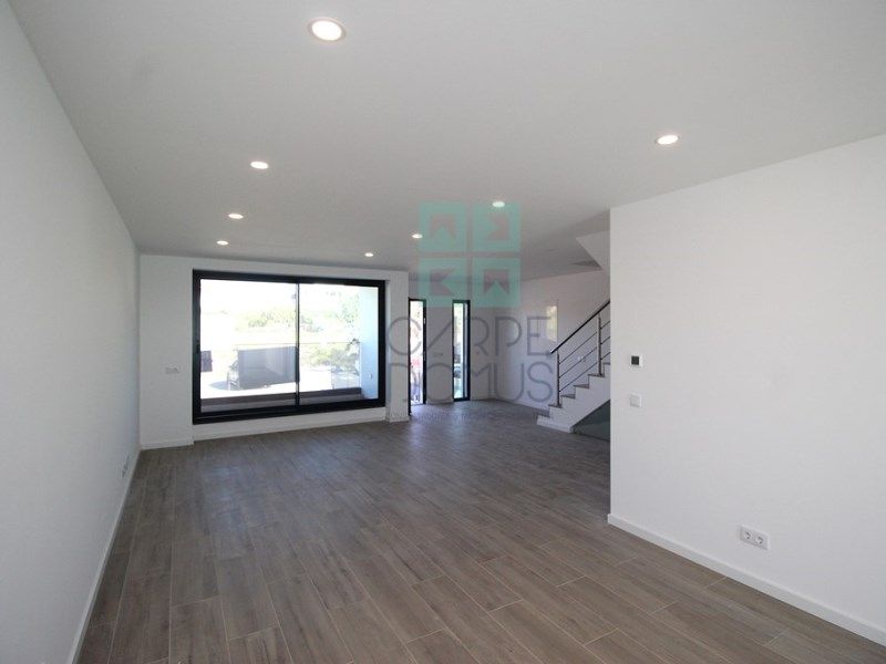 Property photo 2 of 36