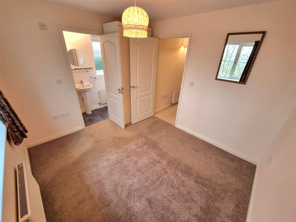 Property photo 3 of 19 Bed 1.Jpg