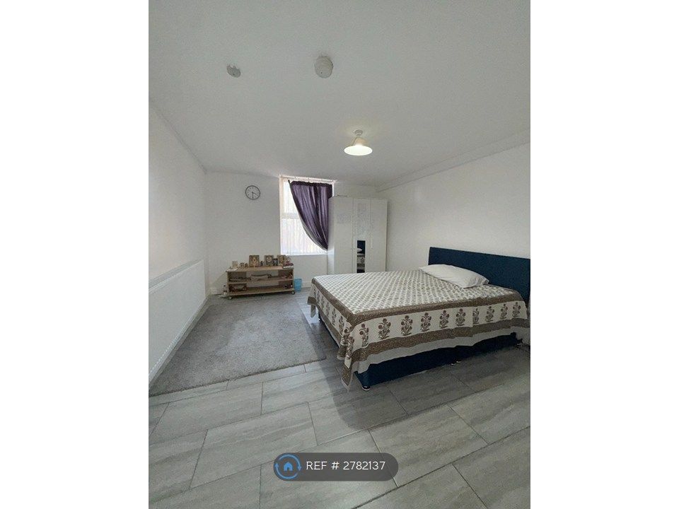 Property photo 3 of 5 Bedroom