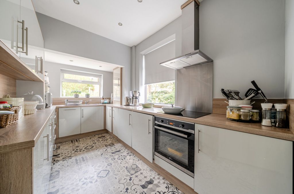 Property photo 2 of 21 Kitchen