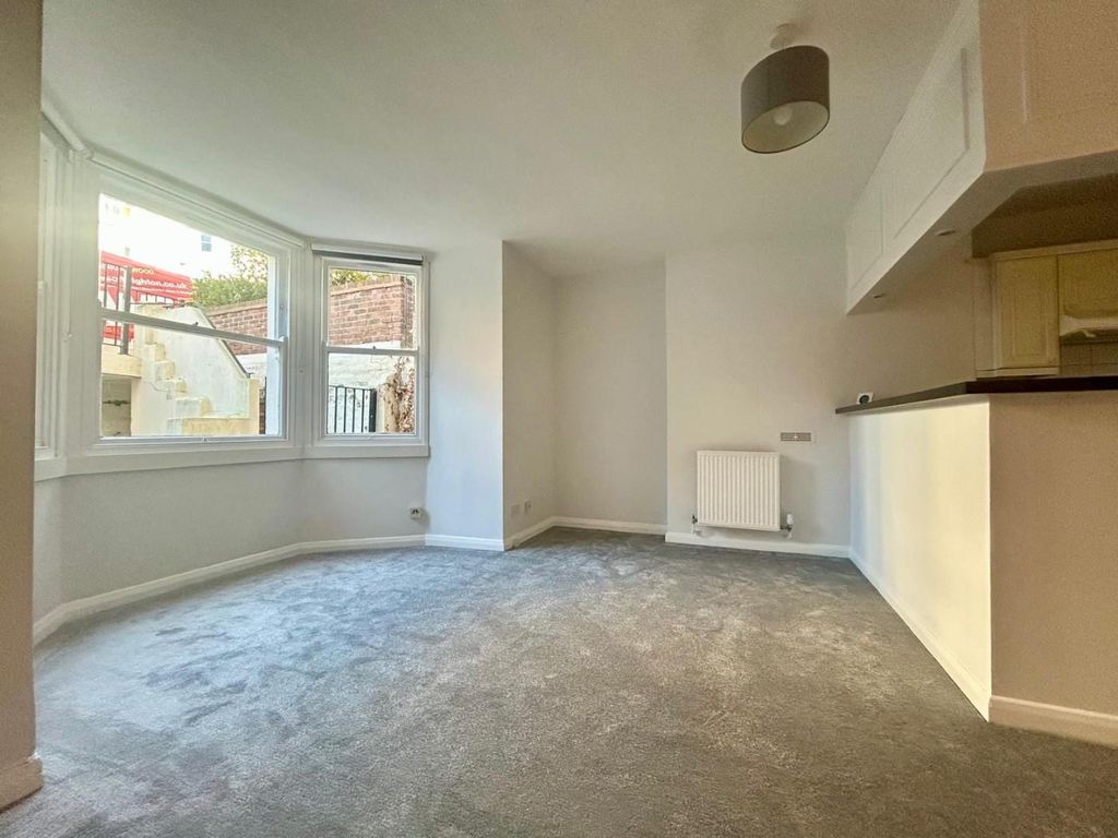 Property photo 2 of 9 94447280-64d9-4F00-87E4-4B43Ef189368.Jpg