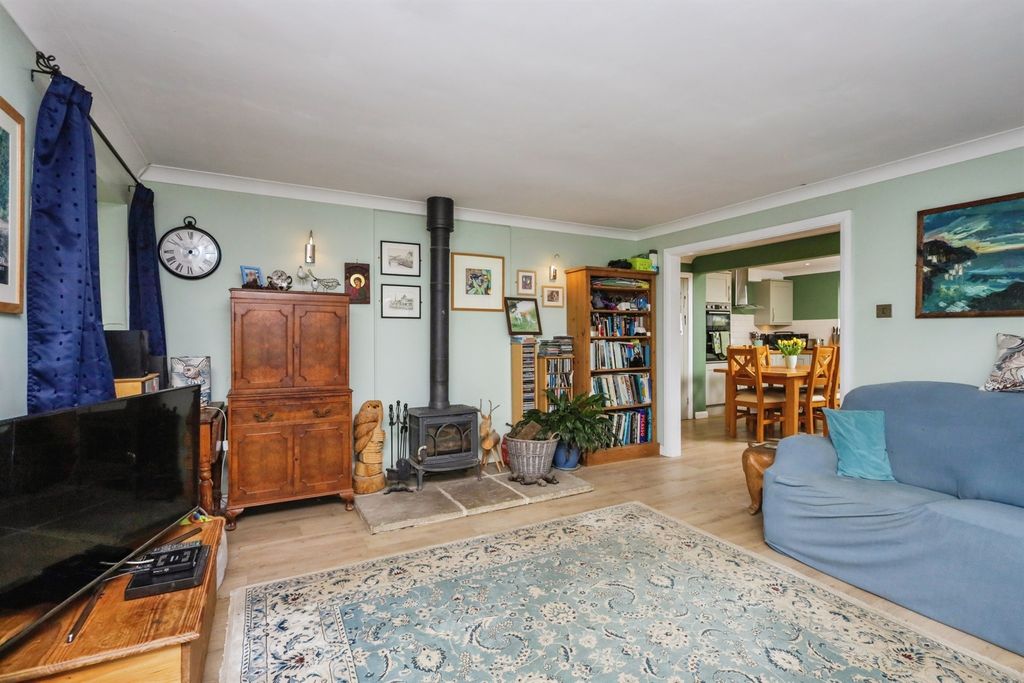 Property photo 2 of 27