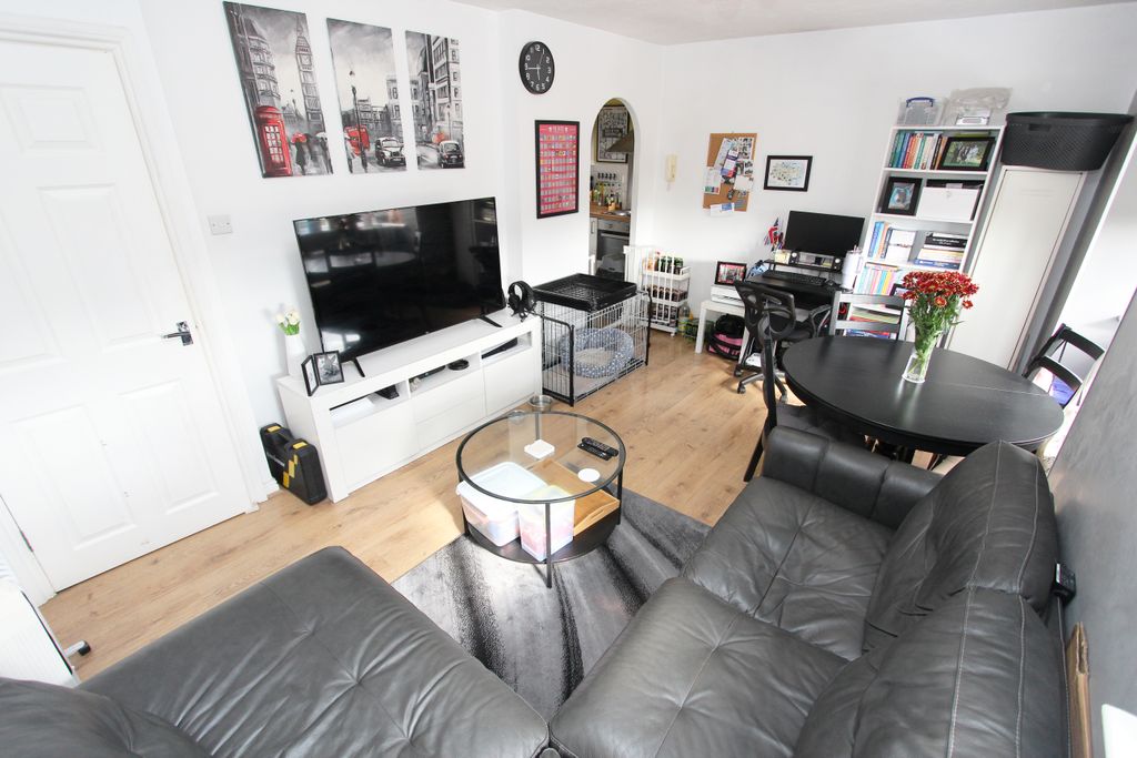 Property photo 3 of 8 Img_5245A