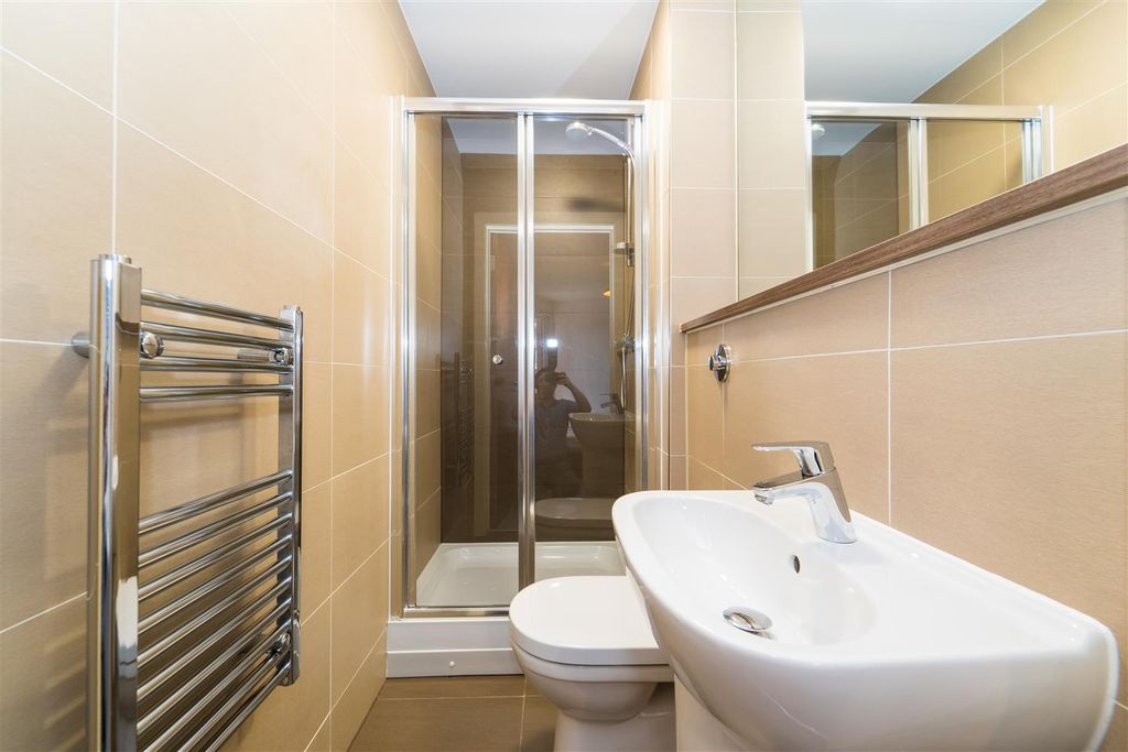 Property photo 1 of 15 En-Suite