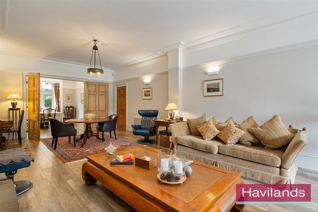 Property photo 2 of 47 Broad Walk-49.Jpg