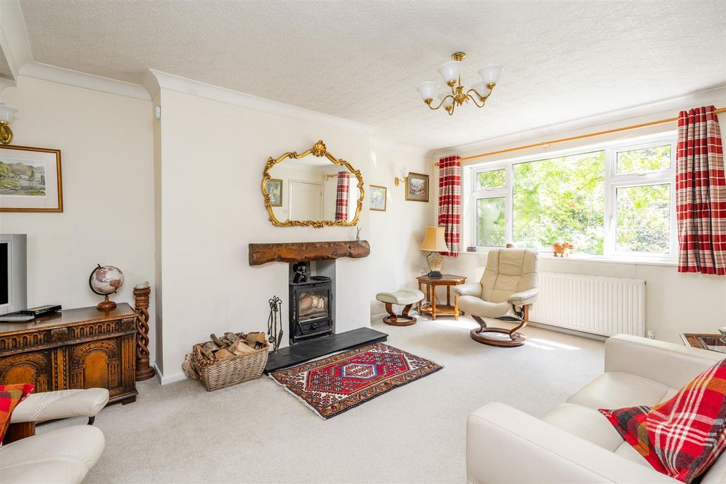 Property photo 3 of 12 19 Blacksmiths Lane_15.Jpg