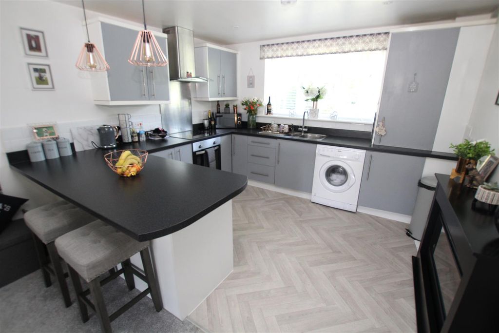 Property photo 3 of 7 Kitchen.Jpg