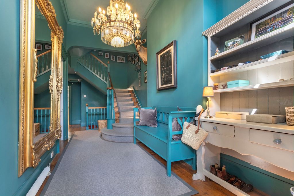 Property photo 3 of 31