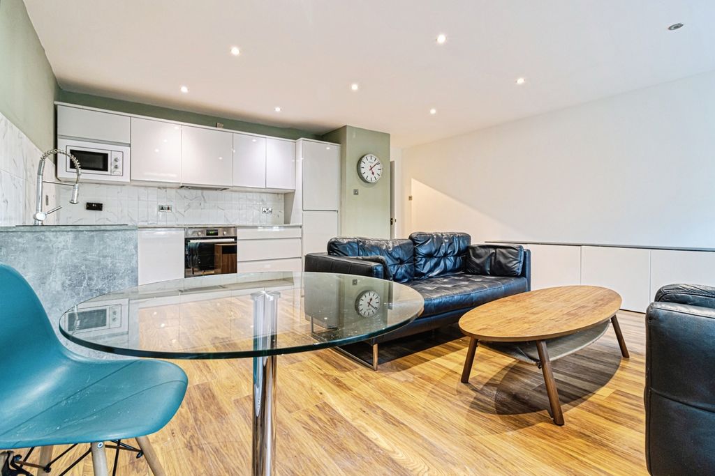 Property photo 3 of 9 Photo