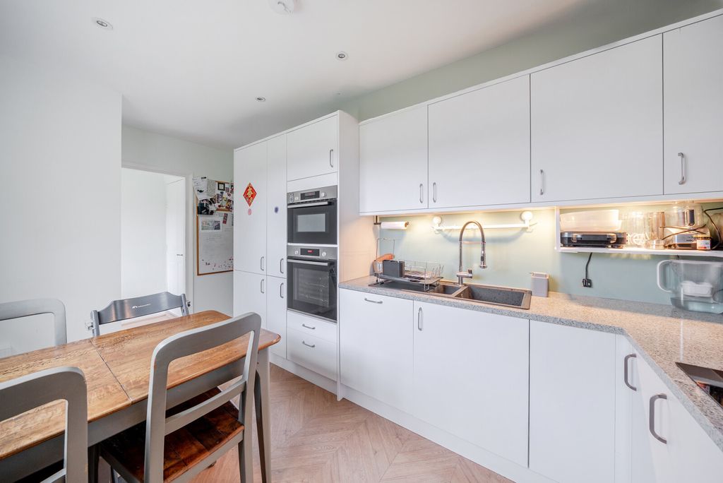 Property photo 2 of 20 1431854-8-69c67E7...