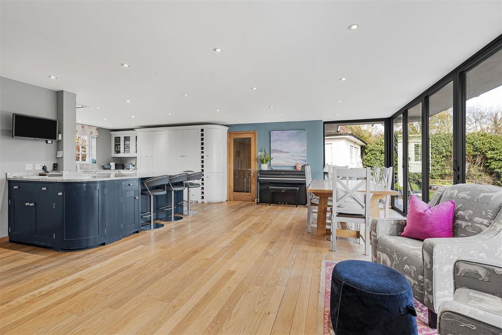 Property photo 2 of 37 77_72840.Jpg