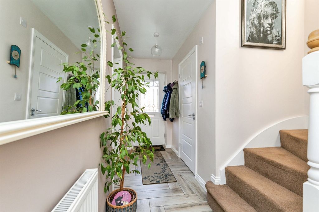 Property photo 2 of 18