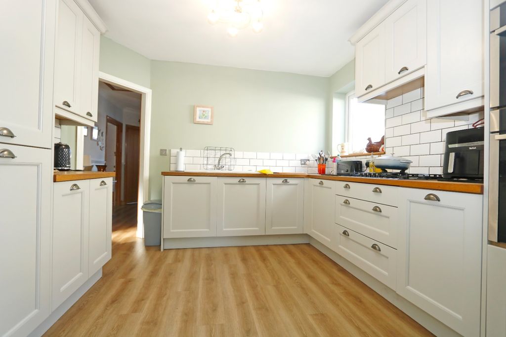 Property photo 3 of 16 3409366