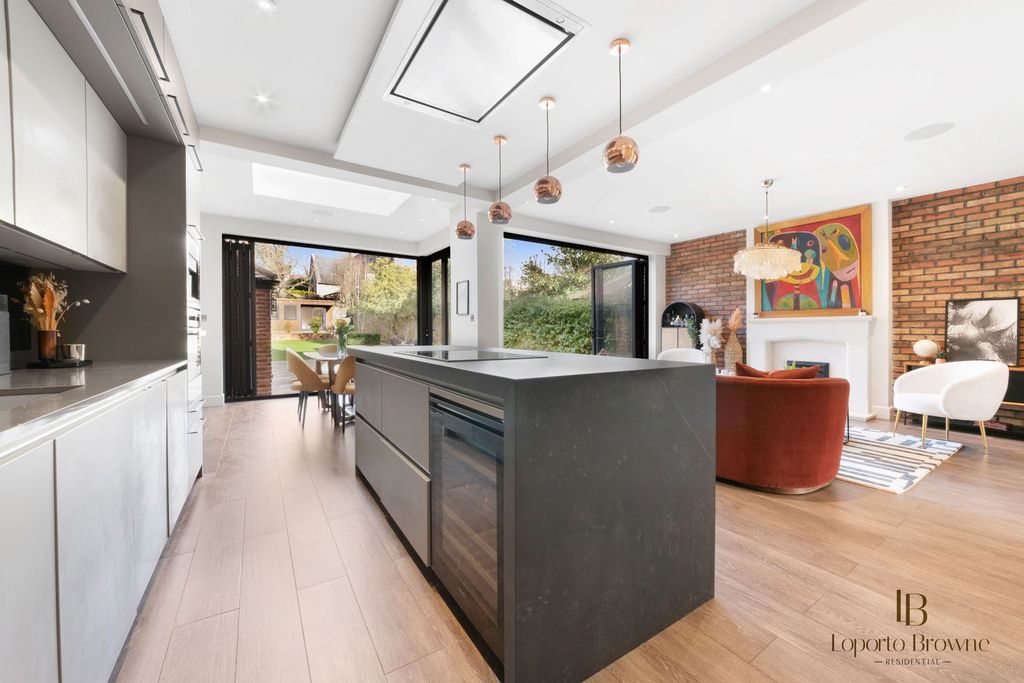 Property photo 2 of 43