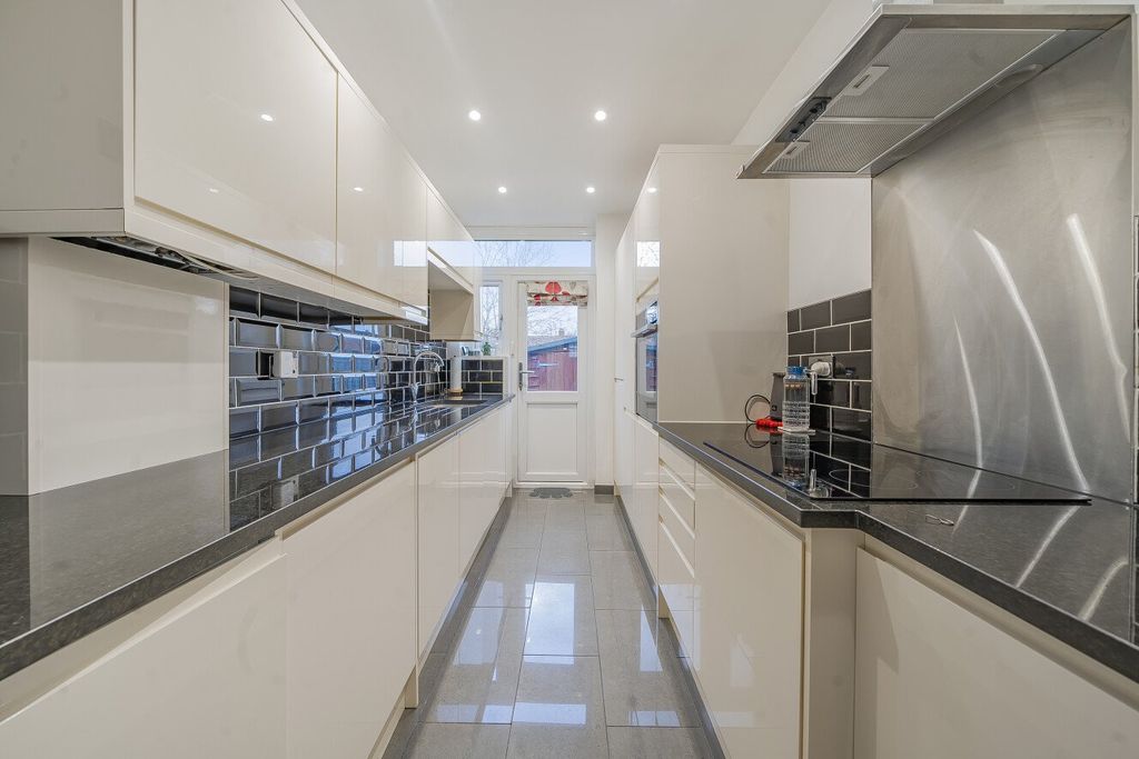 Property photo 3 of 17 Picture No. 26