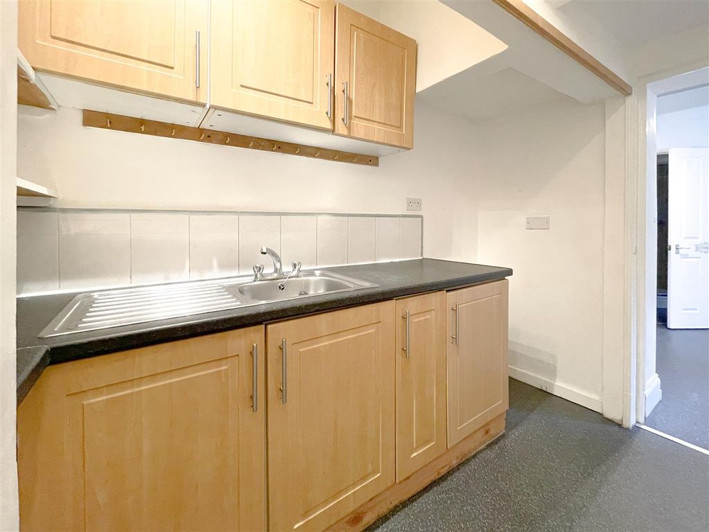 Property photo 3 of 14 Kitchen/ Preparation Area