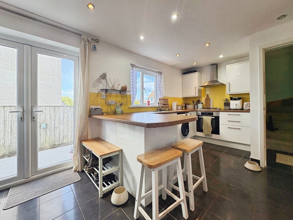 Property photo 2 of 18 5572645