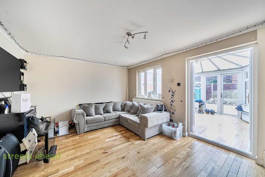 Property photo 2 of 16 615Cb291-B67E-43c...