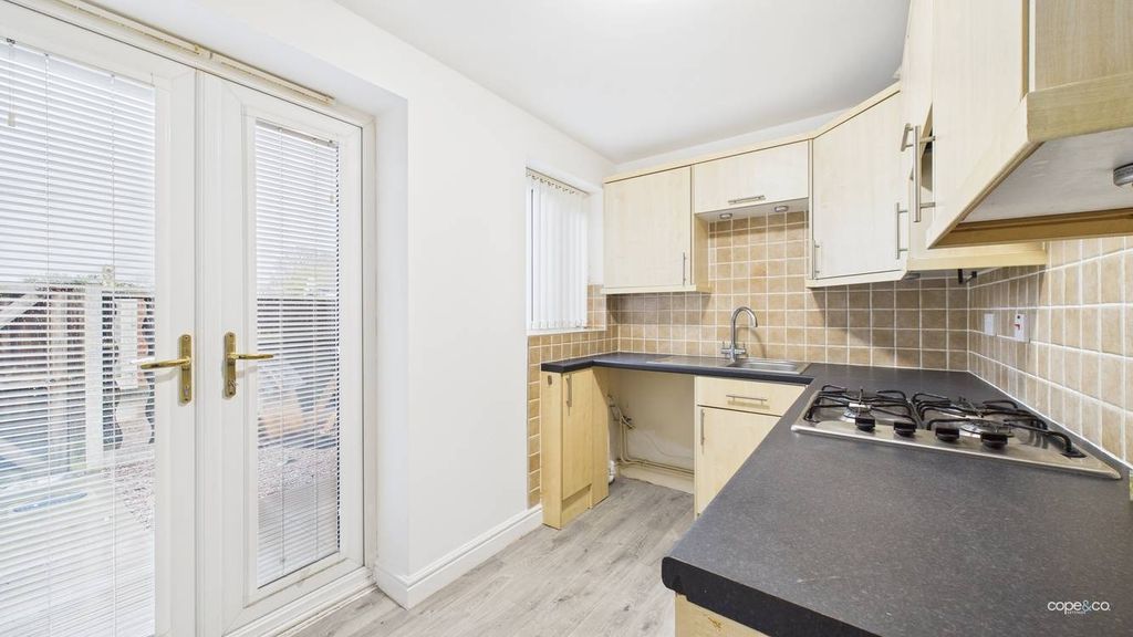 Property photo 2 of 11 4551324