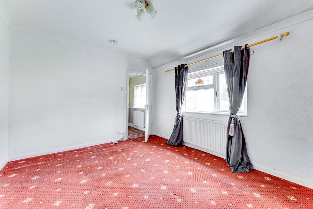 Property photo 3 of 10 Bedroom