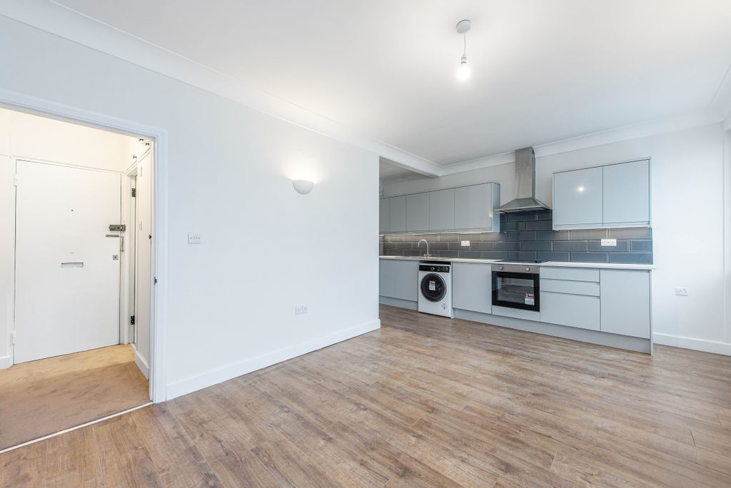 Property photo 1 of 7 Reception