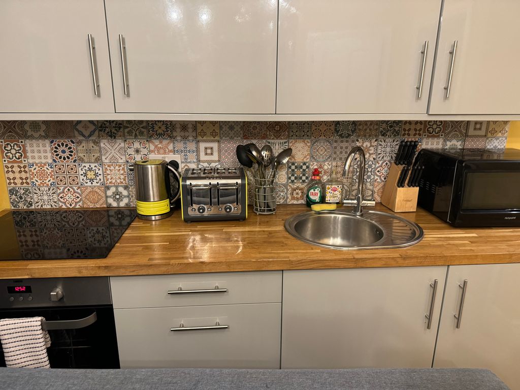 Property photo 1 of 4 Kitchen