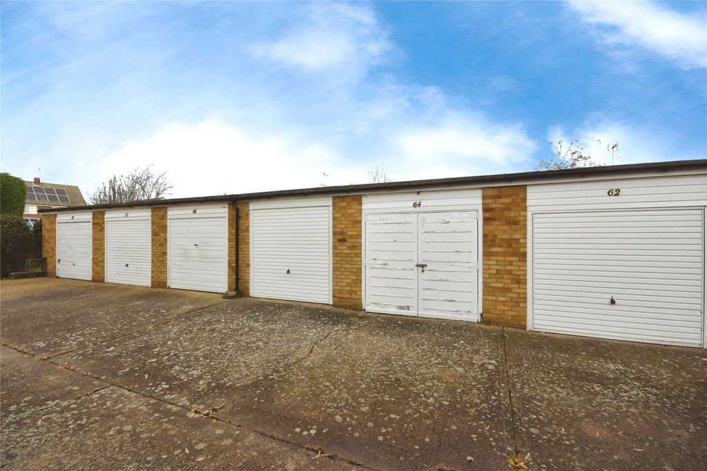 Property photo 3 of 21 Garage In Block