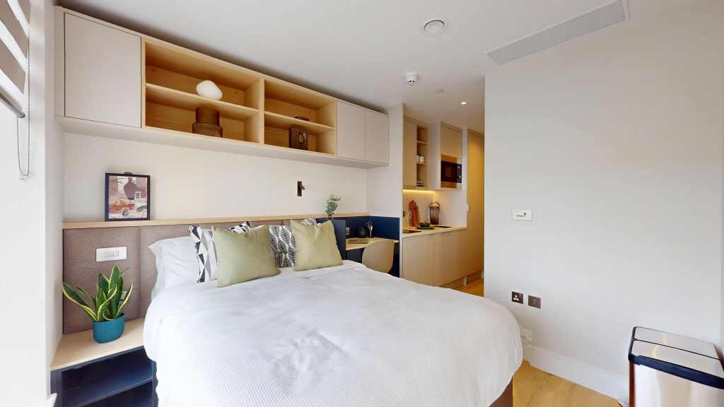 Property photo 1 of 26 Bedroom