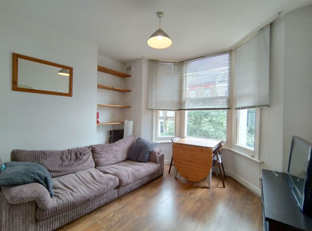 Property photo 1 of 10 Photo 11