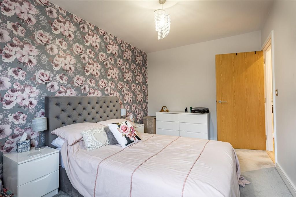 Additional image 11 of 2 bed flat for saleBuckingham Road, Epping CM16