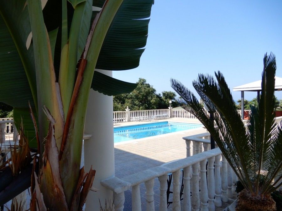 Property photo 2 of 54