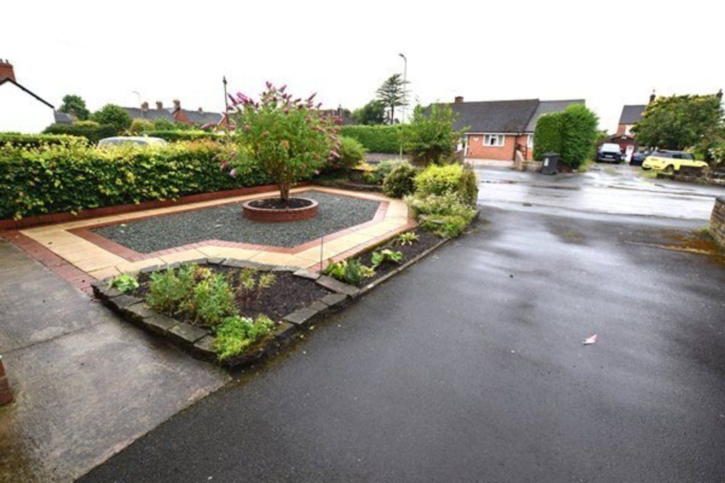 Property photo 2 of 26 Front Garden