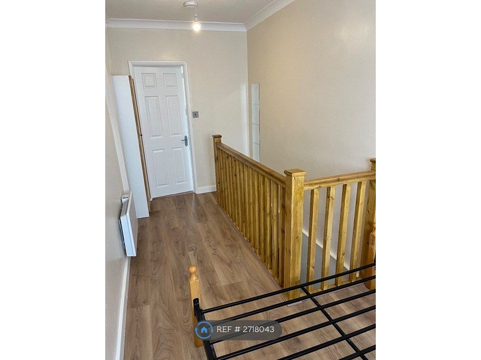 Property photo 2 of 10 Bedroom