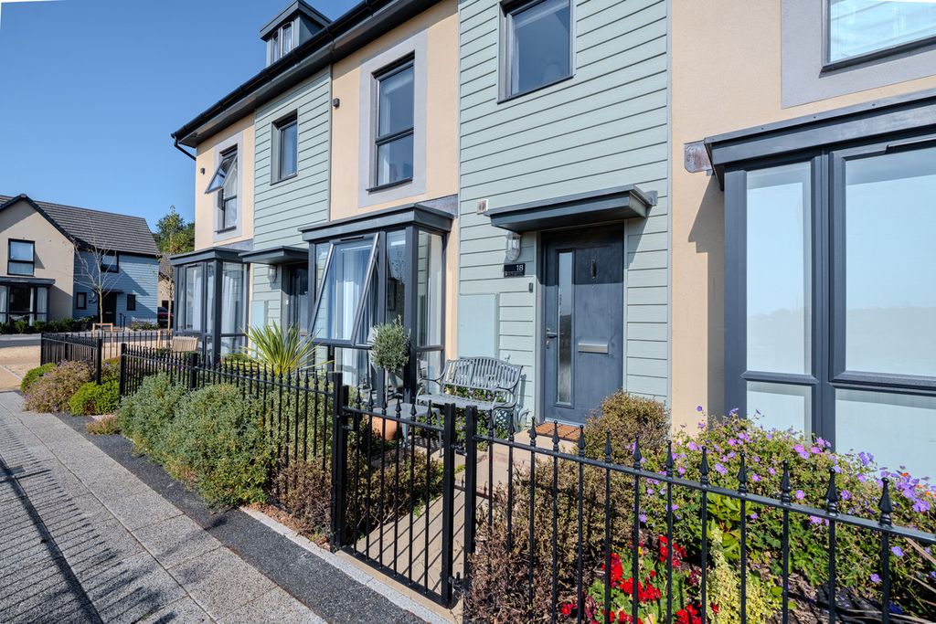 3 bed town house for saleBailey Bridge Walk, Chepstow, 5 NP16