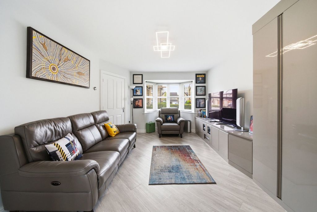 Property photo 3 of 41