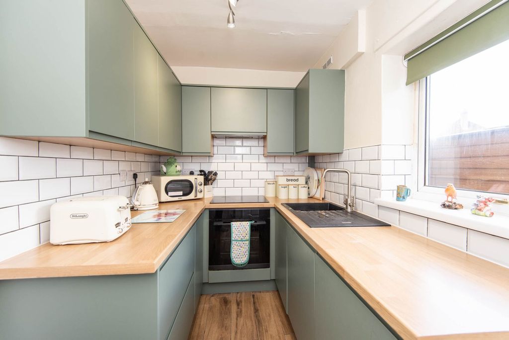 Property photo 2 of 17