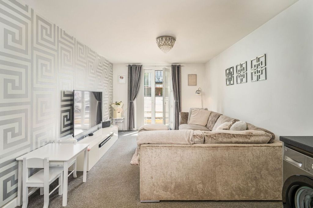 Property photo 3 of 19