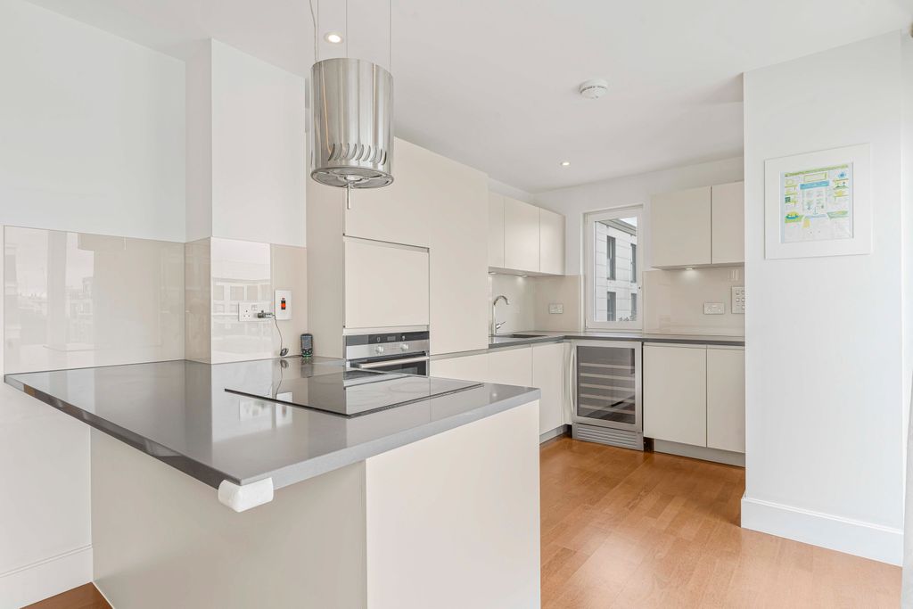 Property photo 3 of 28