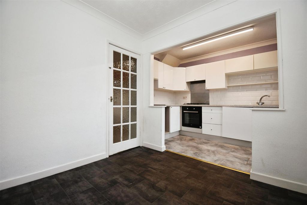 Property photo 3 of 16 2674cd8d-U 20 20 2820 29.Jpg