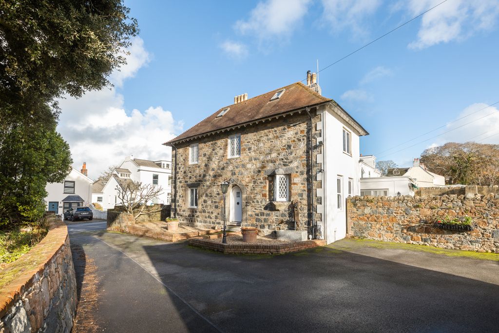 Additional image 7 of 3 bed town house for saleRohais, St. Peter Port, Guernsey GY1