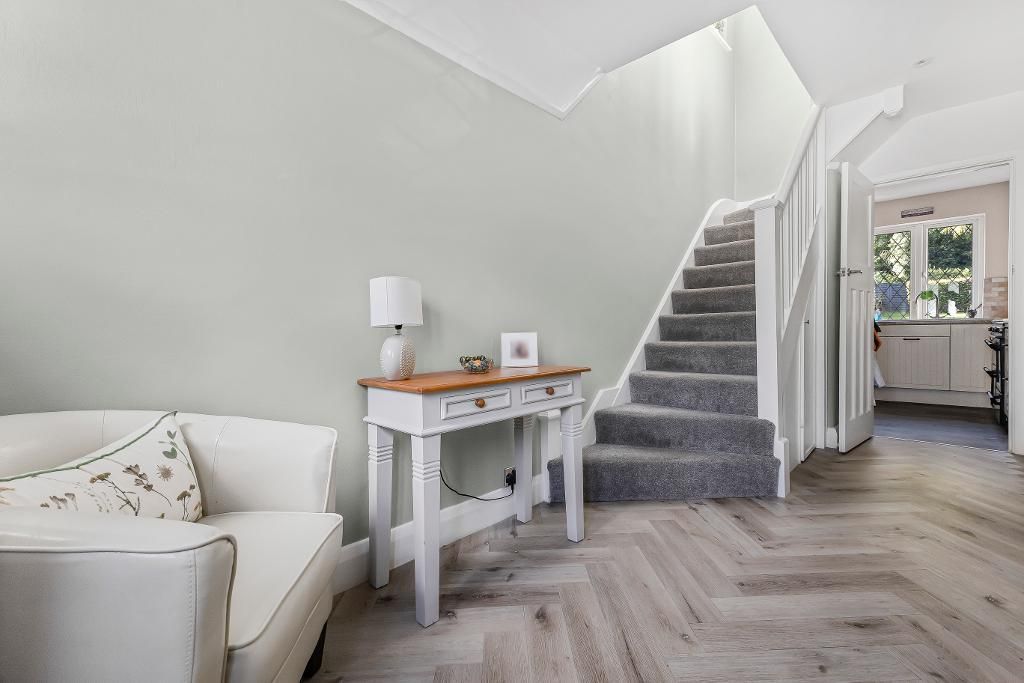 Property photo 2 of 17 Entrance Hall