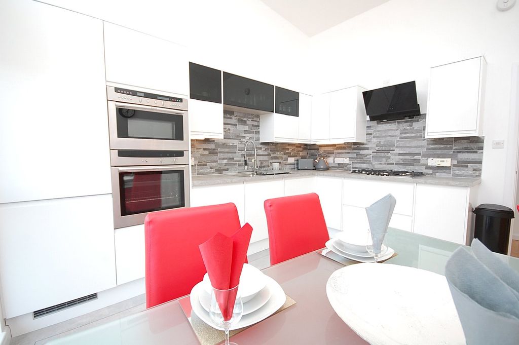 Property photo 3 of 17 Photo 3