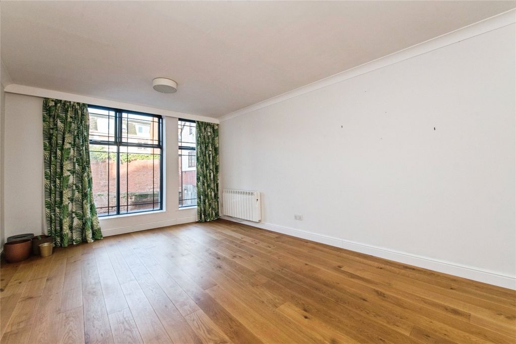 Property photo 2 of 16 Picture No. 19