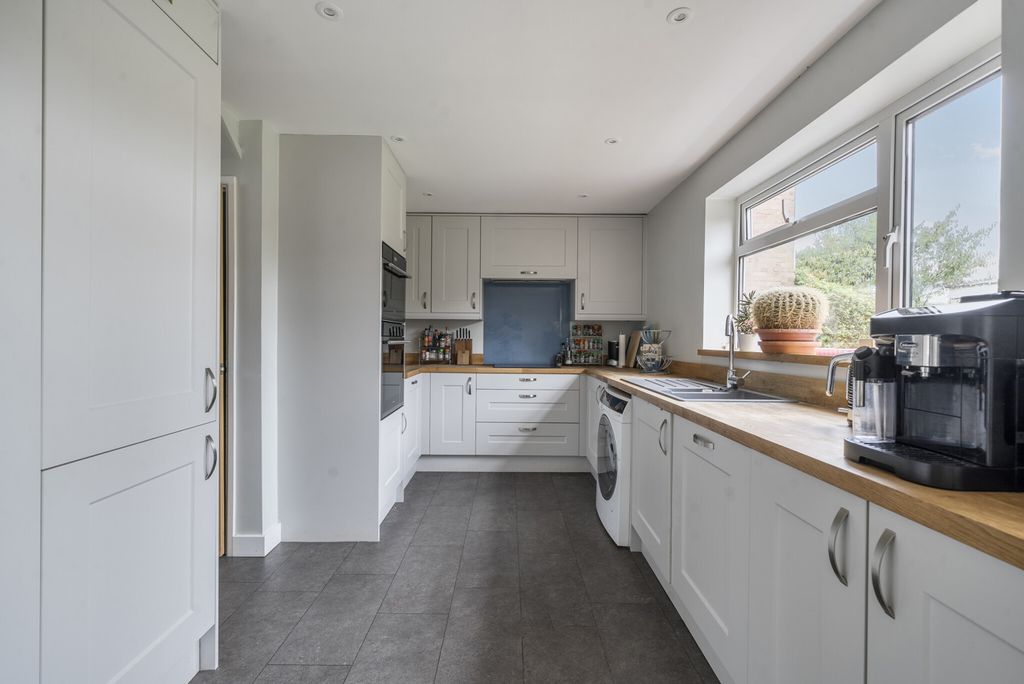 Property photo 3 of 19 1360096-20-68Dfc9...