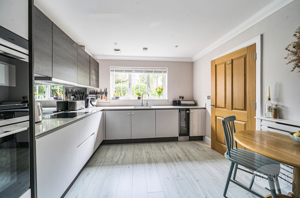 Property photo 2 of 22 F064Fde0-d7Ea-49c...