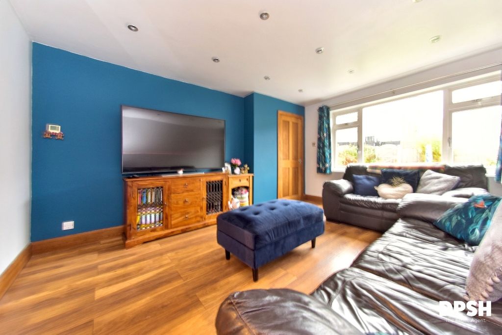 Property photo 2 of 26