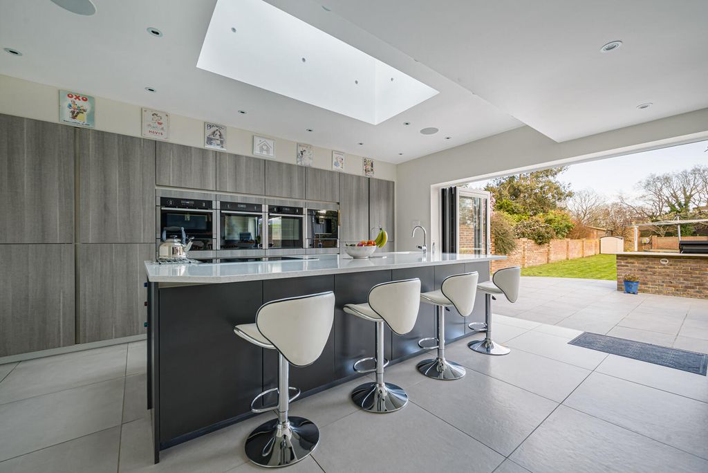 Property photo 3 of 21 Kitchen