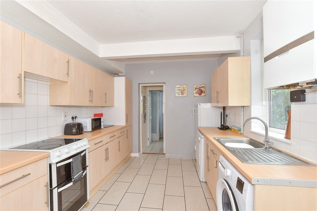 Property photo 3 of 8 Kitchen