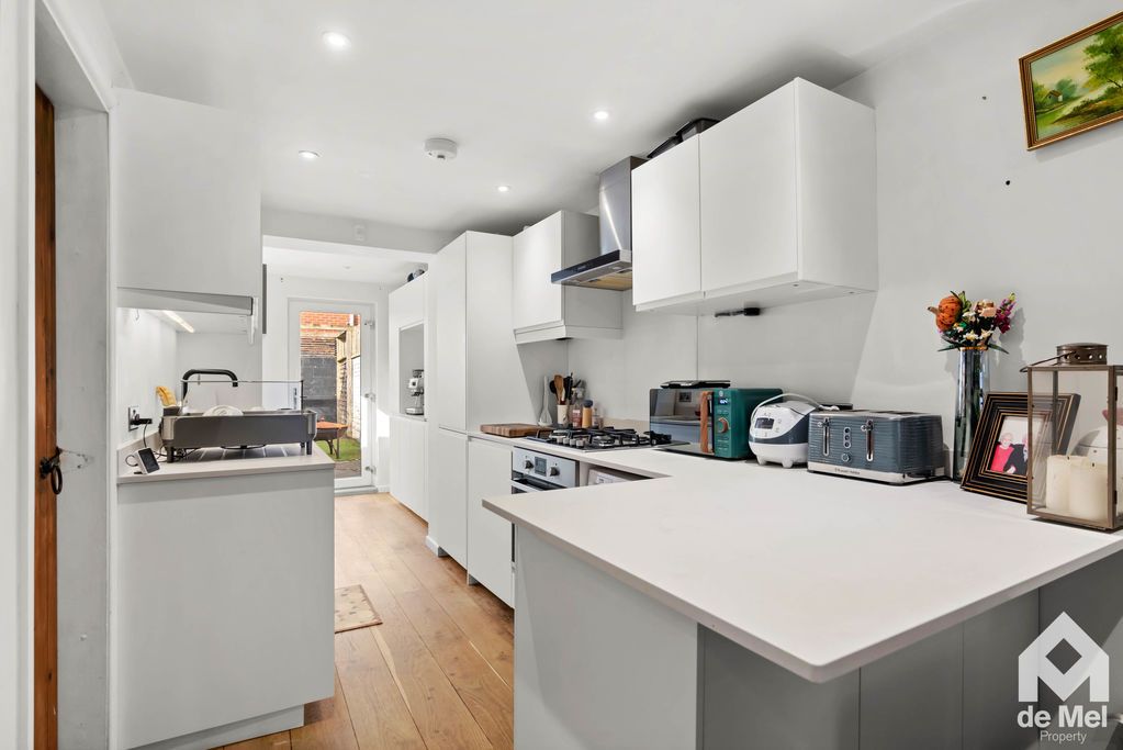 Property photo 3 of 14 Photo 8